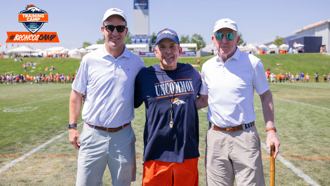 Peyton Manning Shows Off Arm at Broncos Camp - The New York Times