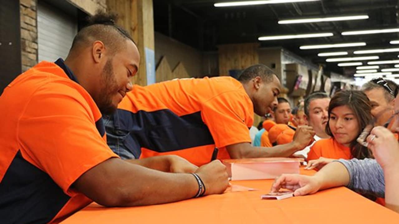 Meet the Denver Broncos' skydiving team, Thunderstorm - CBS News