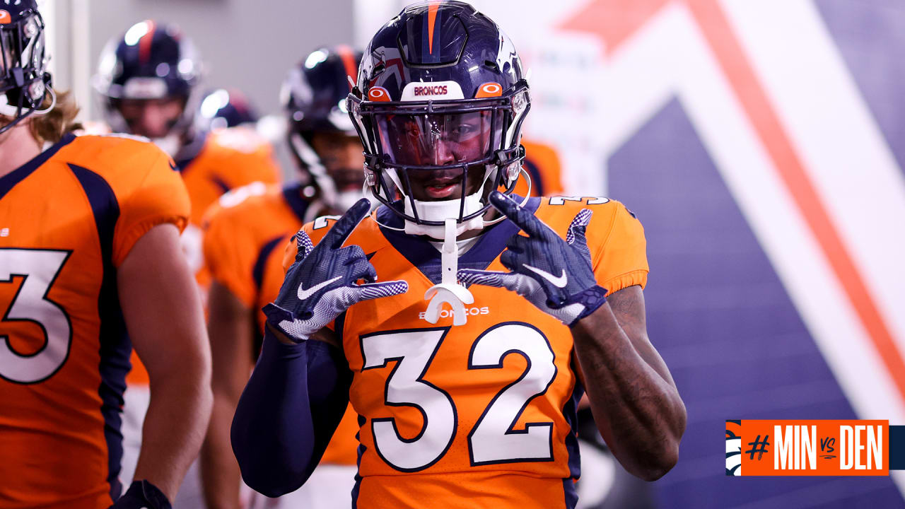 Pregame photos: Broncos arrive and prepare for preseason finale vs. the  Vikings