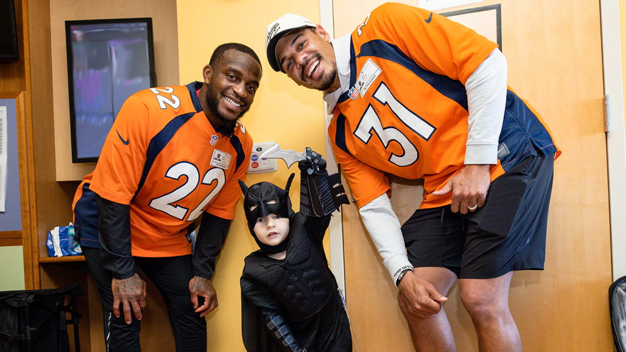 New York Giants rookies dress up for visit to Children's Hospital