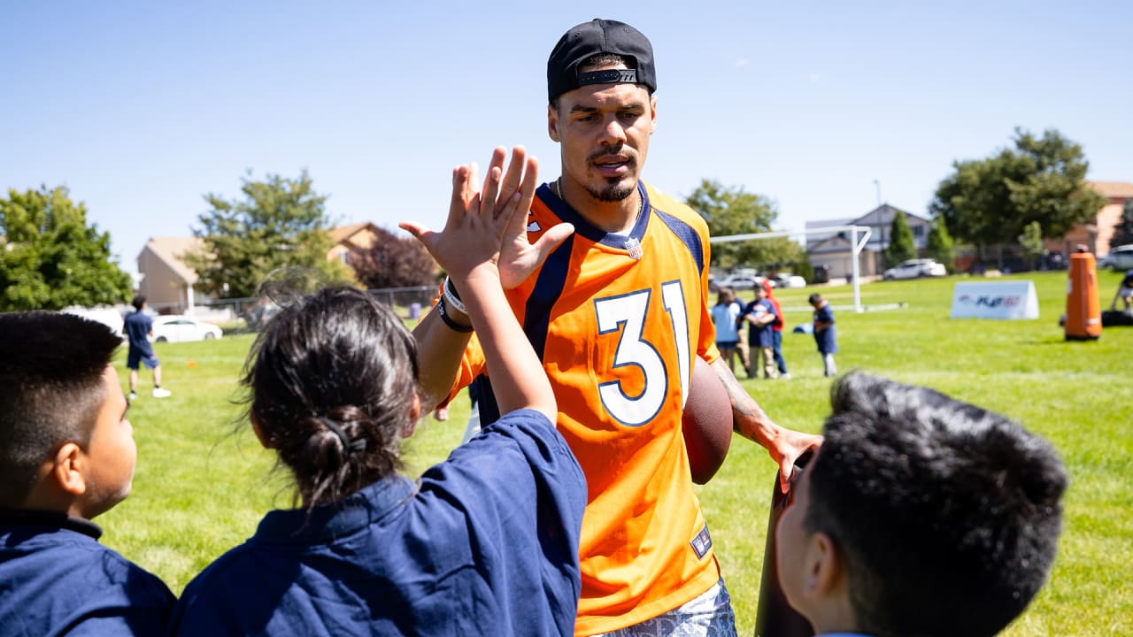 Texans host NFL Play 60 event