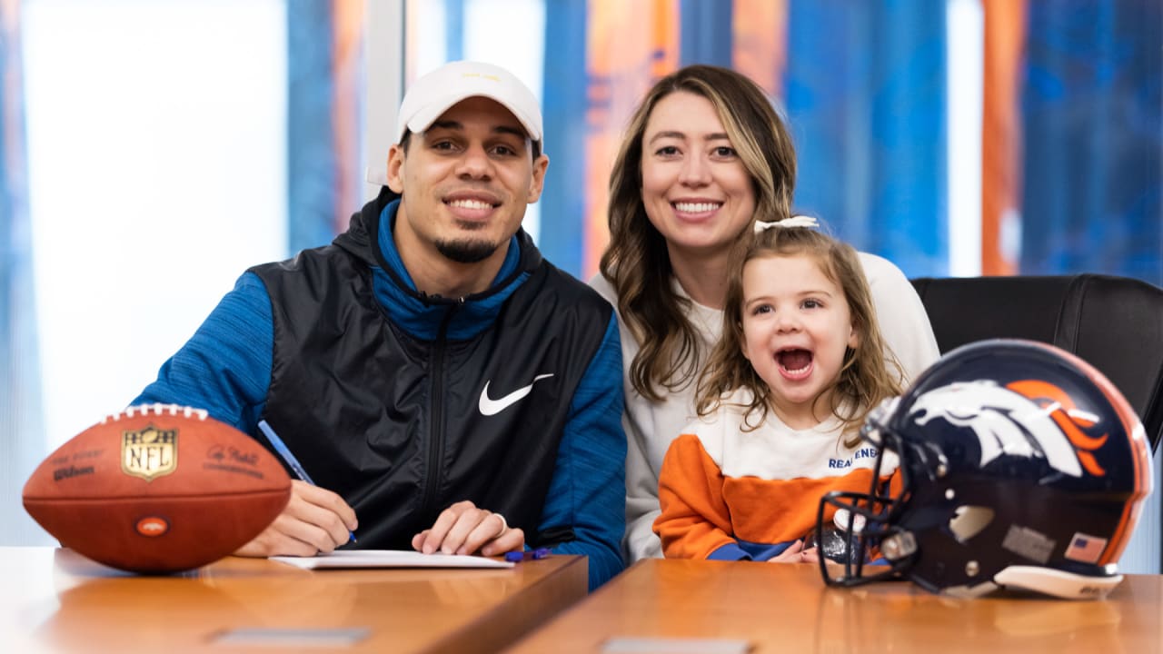 Justin Simmons returns to UCHealth Training Center with family to