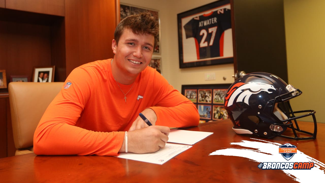 QB Drew Lock signs rookie contract with Broncos