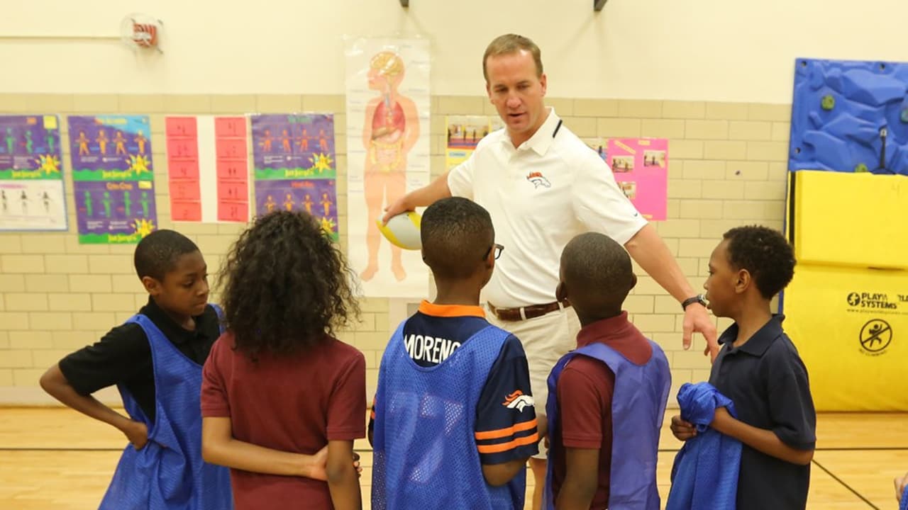 Manning Visits Hallett Elementary