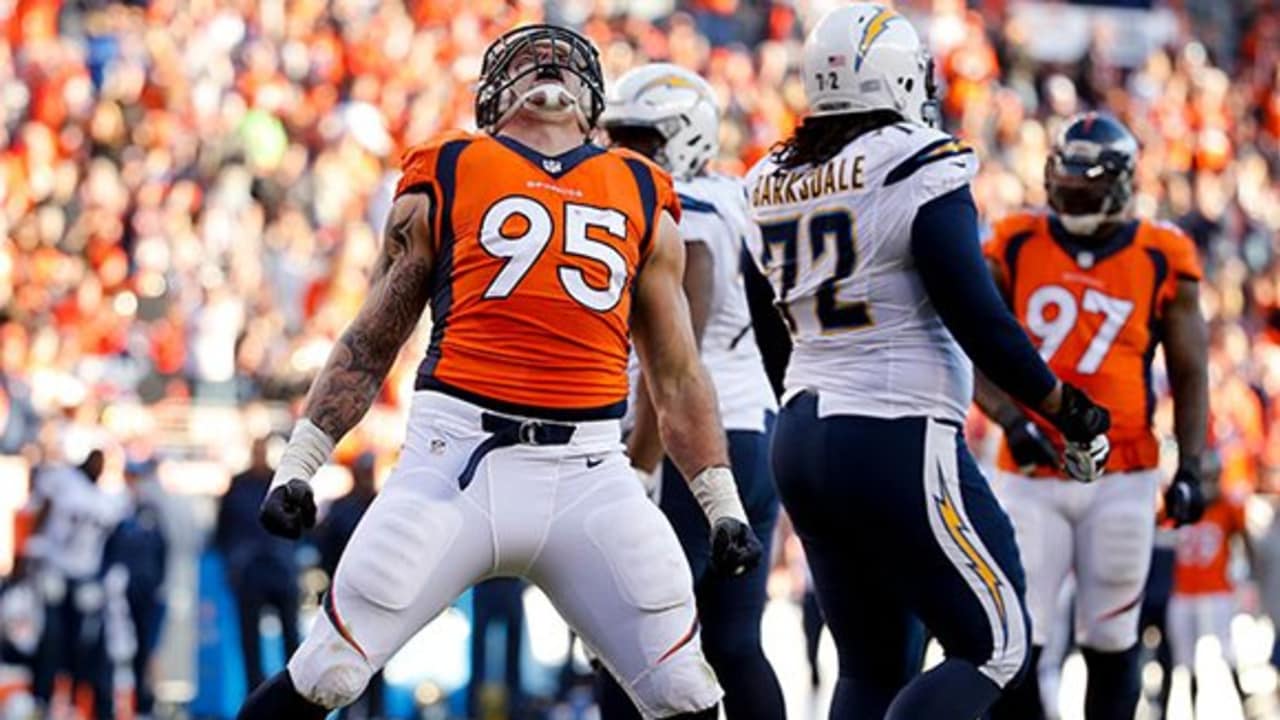 Derek Wolfe Tattoo : 456 Denver Broncos De Derek Wolfe Photos And Premium High Res Pictures Getty Images : See more ideas about wolf tattoo, wolf tattoos, wolf tattoo design.