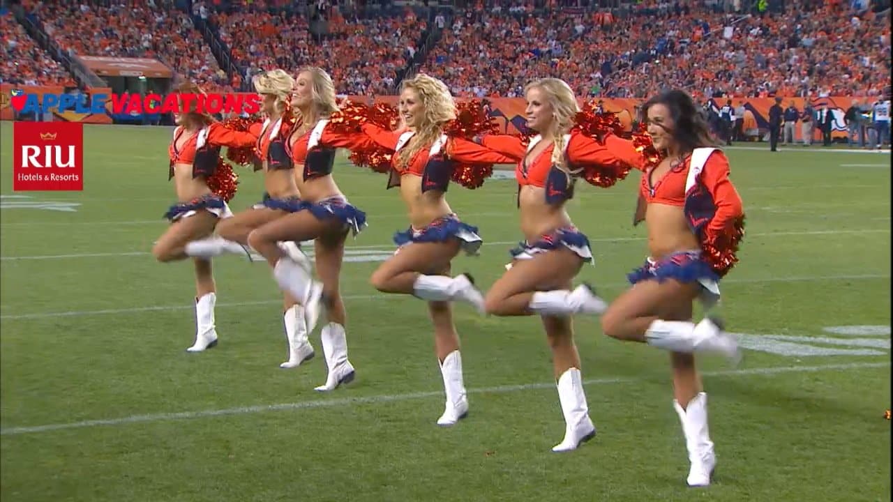 Cheerleaders On Gameday: Chicago Bears