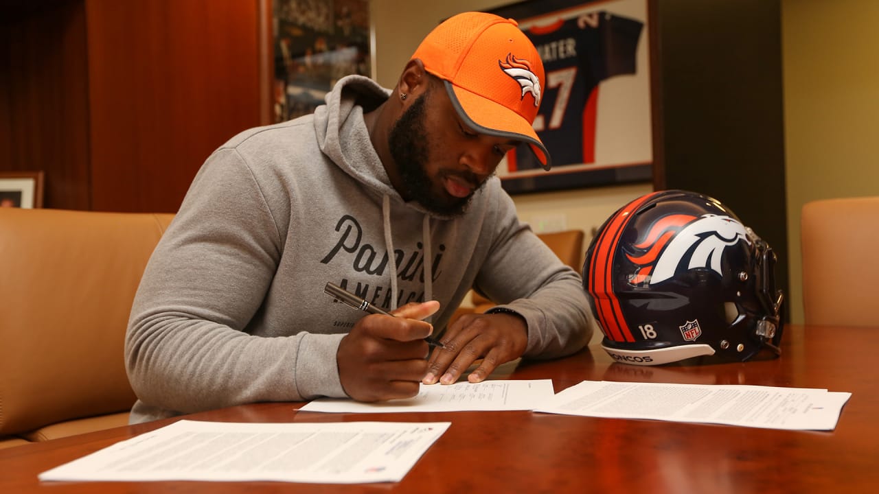 Thirdround pick Royce Freeman signs rookie contract