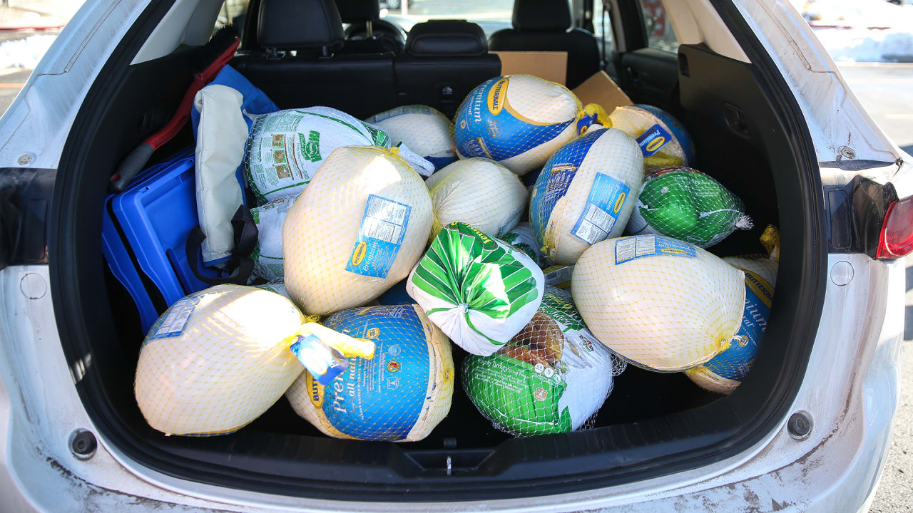 Broncos partner with Denver Rescue Mission to collect and distribute