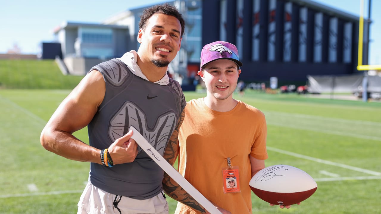 Justin Simmons' heart for people goes back to family, faith - Mile High  Report