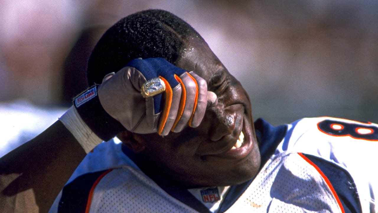 Denver Broncos tight end Shannon Sharpe leaves the field January 4