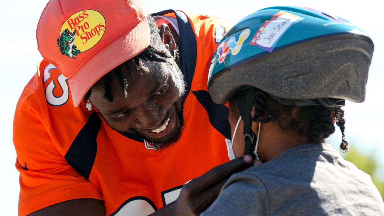 Broncos' Lloyd Cushenberry helps gift 29 bikes to Wyatt Academy fifth  graders