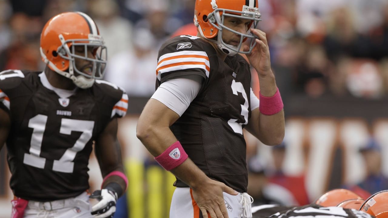 Cleveland Browns quarterback Derek Anderson runs off the field after the  Browns beat the Cincinnati Bengals, 51-45 in an NFL football game Sunday,  Sept. 16, 2007, in Cleveland. Anderson threw five touchdown