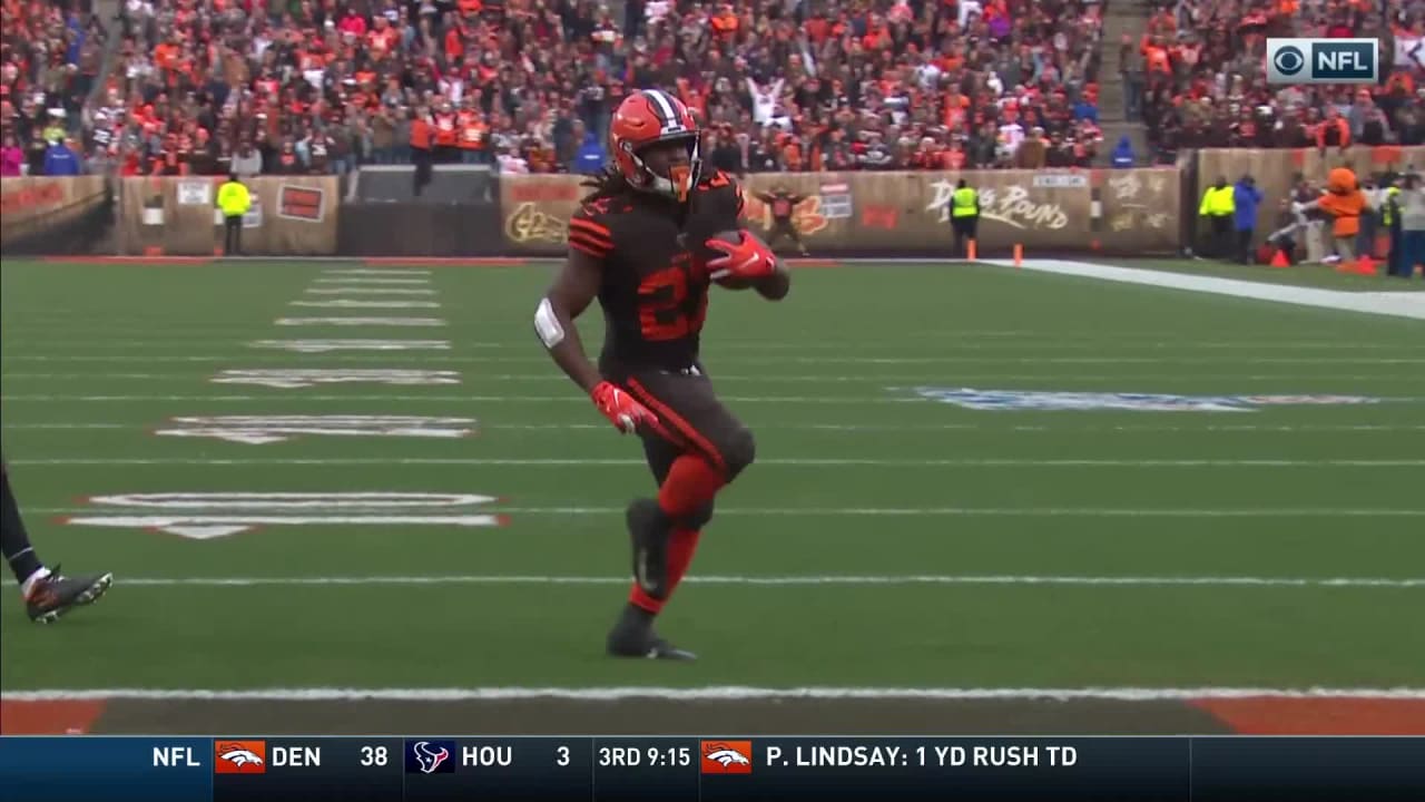 Cleveland Browns quarterback Kellen Mond rips a 15-yard curl route  underneath to Browns rookie wide receiver Cedric Tillman