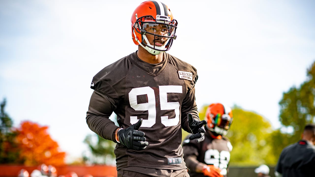 Browns' Myles Garrett suspended indefinitely; Steelers' Maurkice