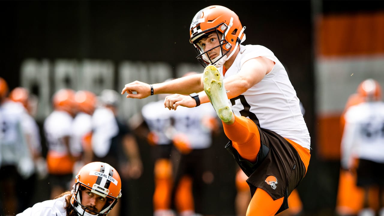 Cleveland Browns rookie Cade York seeks advice from Phil Dawson