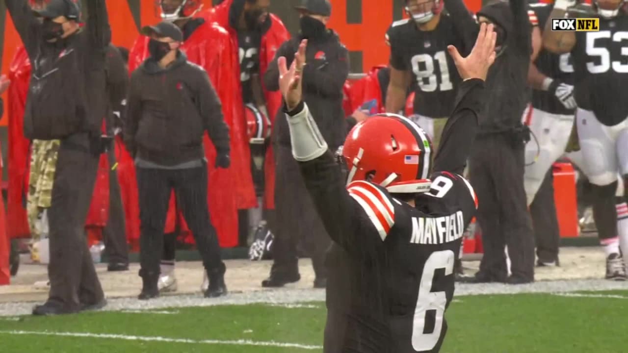 Kareem Hunt rushes for a 5yard touchdown vs. Philadelphia Eagles