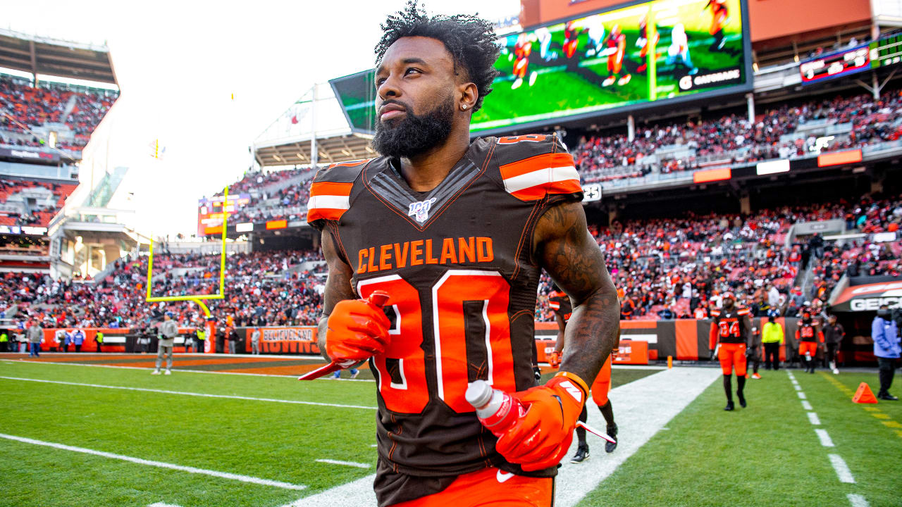 Wr Jarvis Landry Donates 15 000 Of Hygiene Products To East Cleveland City School District Families In Partnership With Meijer