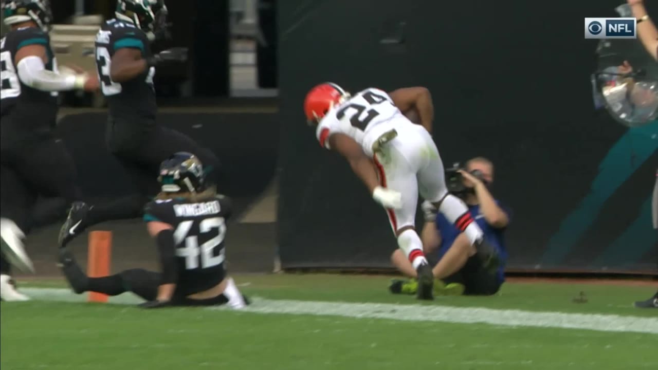 Nick Chubb rushes for a 1-yard touchdown