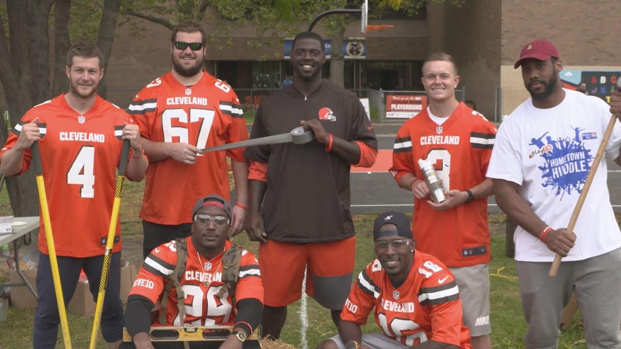 Cleveland Browns Bring Back Hometown Football Star: TE Pharaoh