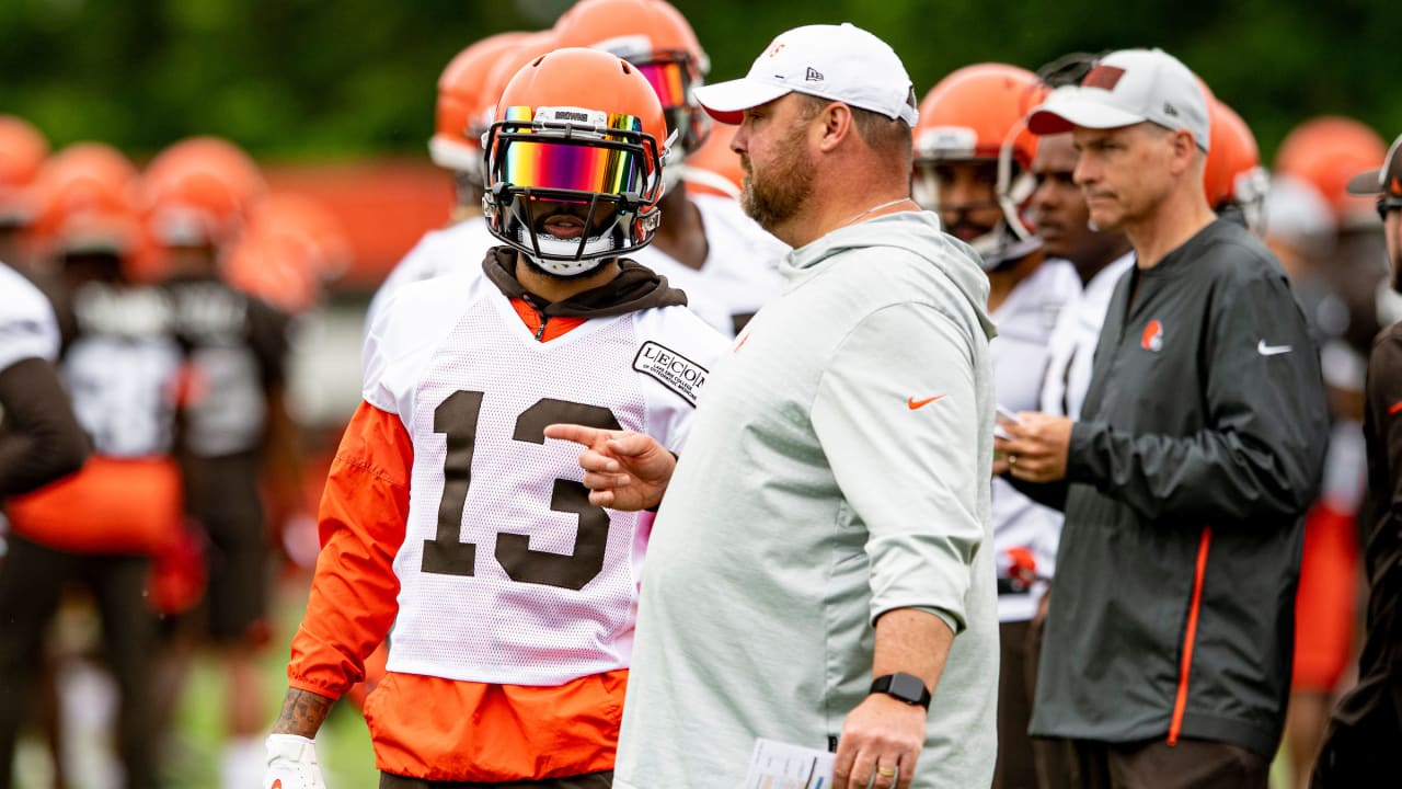 Freddie Kitchens lectures Greedy Williams on his Super Bowl