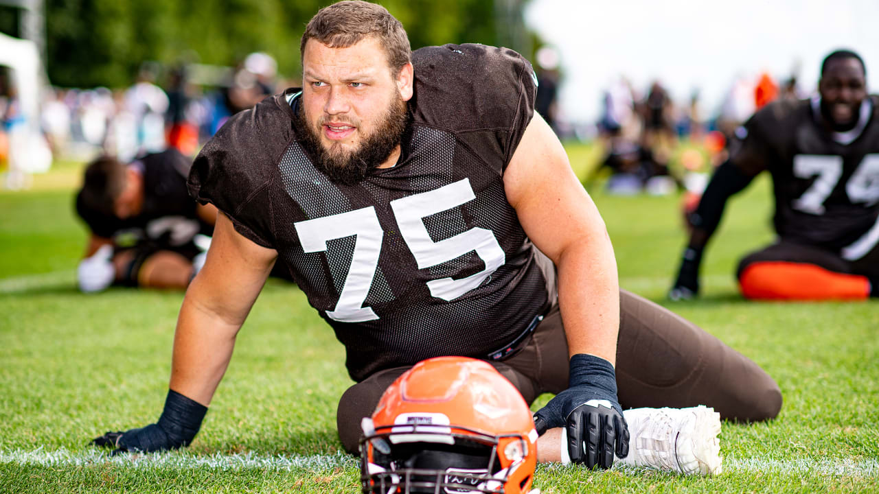 Browns activate offensive lineman Joel Bitonio ahead of playoff game  against Kansas City