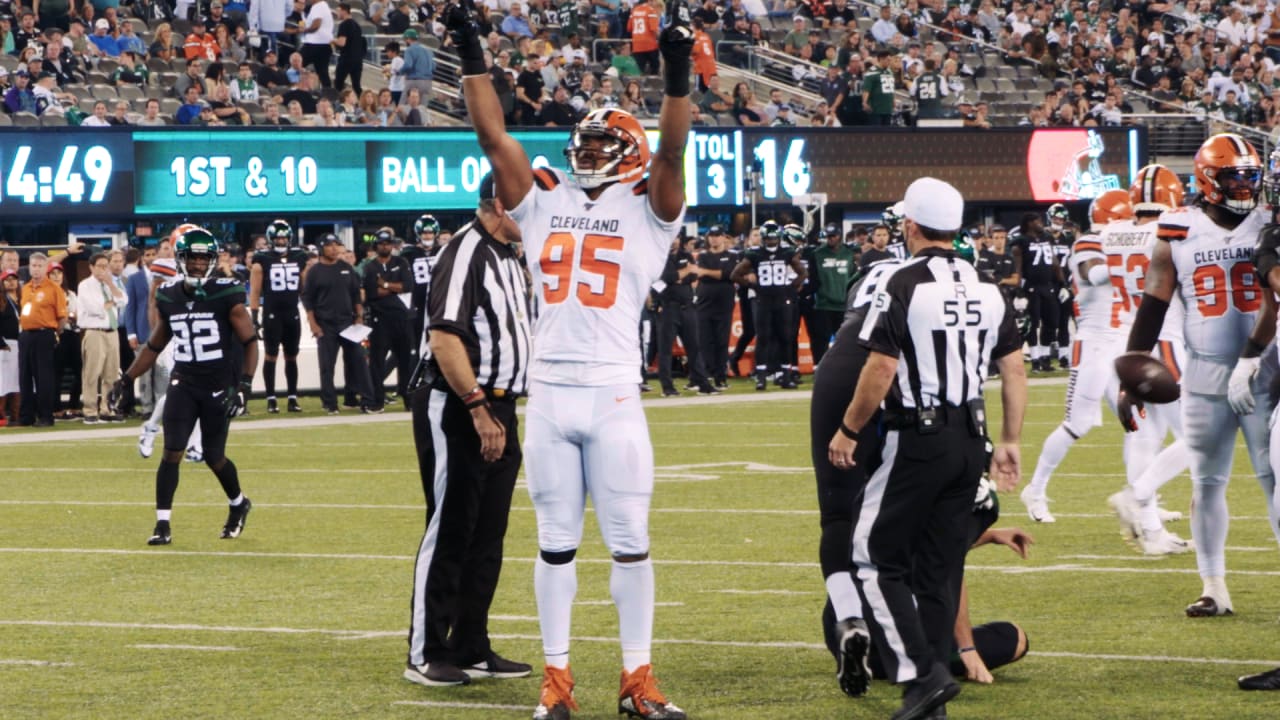 No rush: Browns' Garrett not eyeing sacks record, only Jets