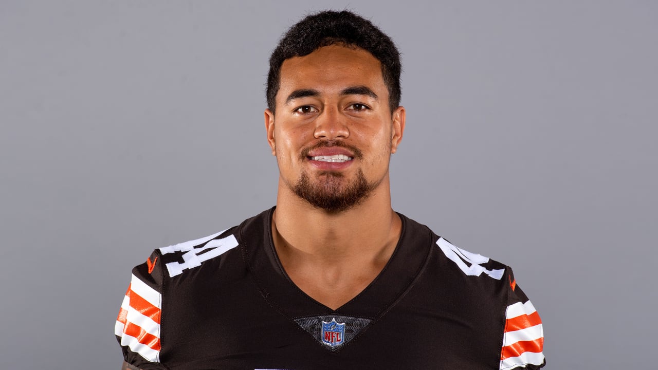 Cleveland Browns linebacker Sione Takitaki participates in drills