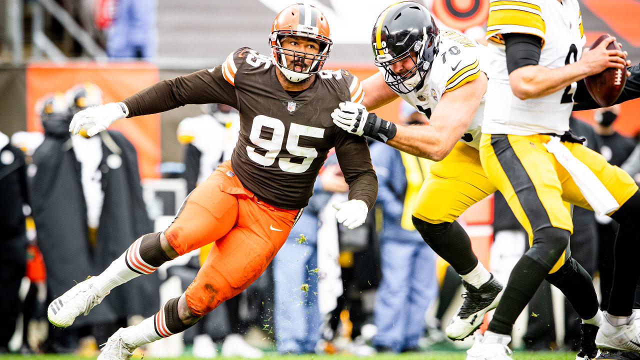 INDIANAPOLIS, IN - NOVEMBER 28: Pittsburgh Steelers linebacker Myles Jack  (51) during an NFL, Americ