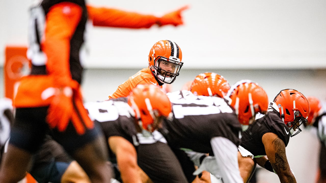 Browns tight end Stephen Carlson displaying multiple skills