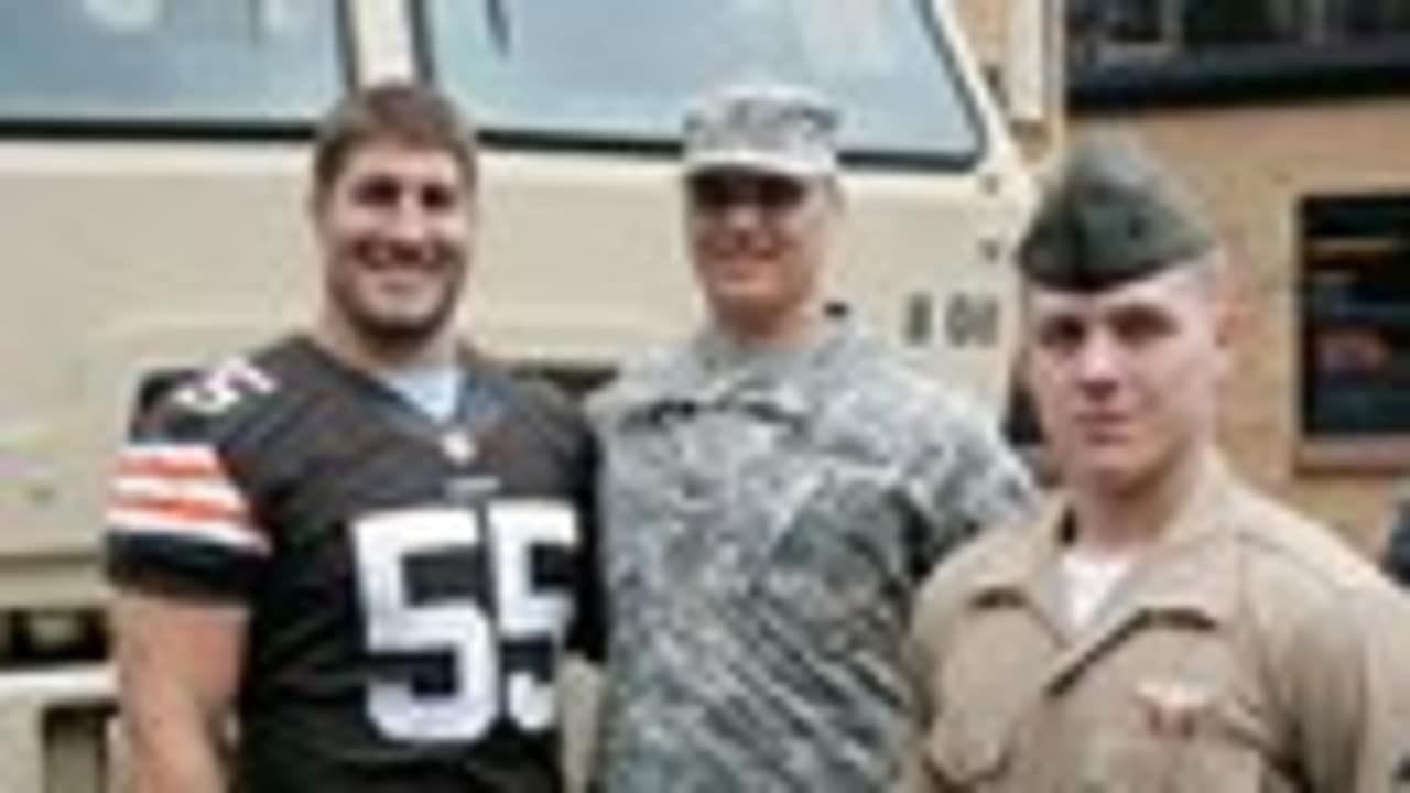 Marines, NFL work mutual support at Pro Bowl > United States Marine Corps  Flagship > News Display