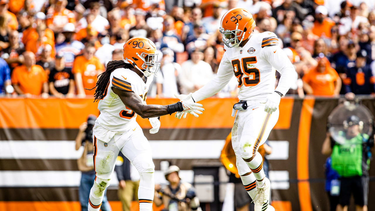 Jadeveon Clowney of the Cleveland Browns rushes the line of