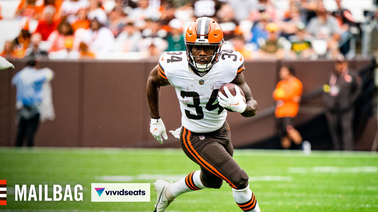 Cleveland Browns tight end Zaire Mitchell-Paden (81) runs on the