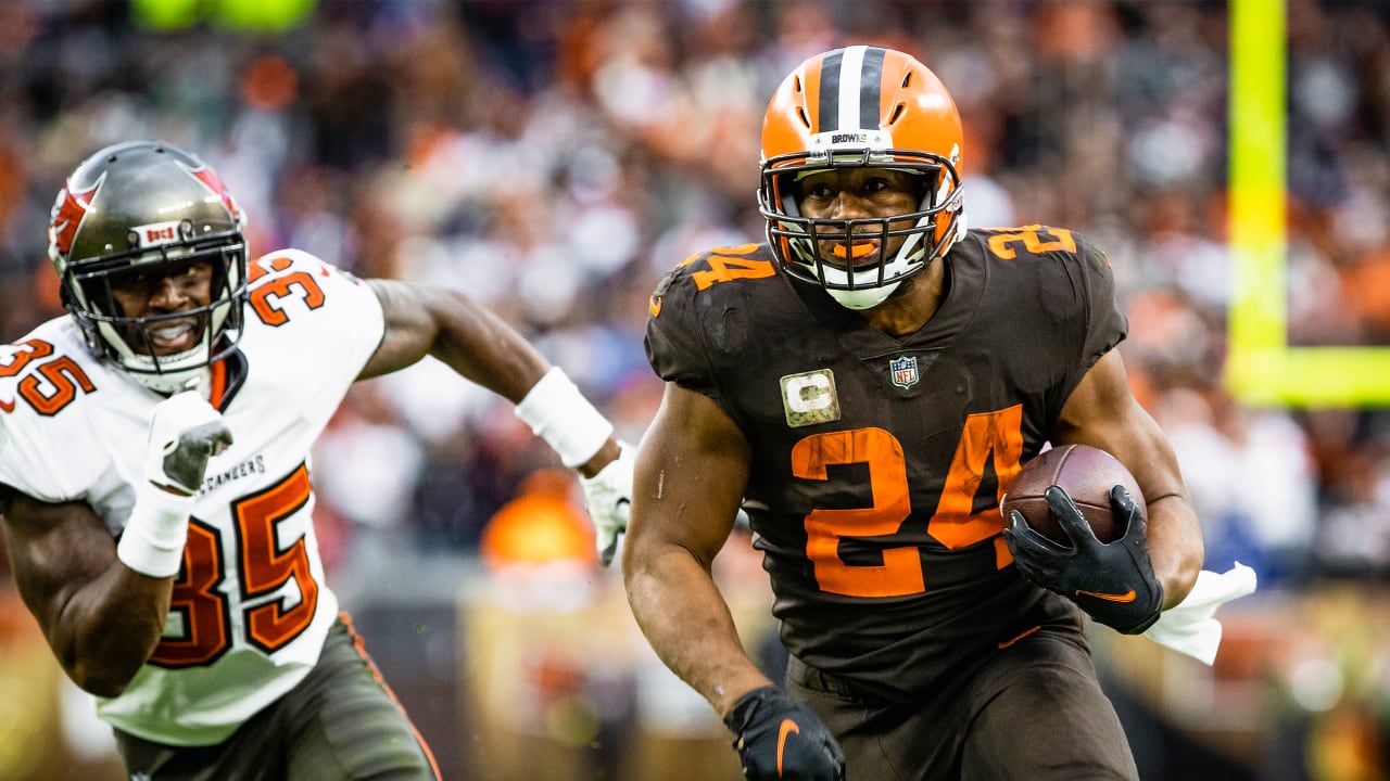 Nick Chubb: Stats, Injury News & Fantasy Projections