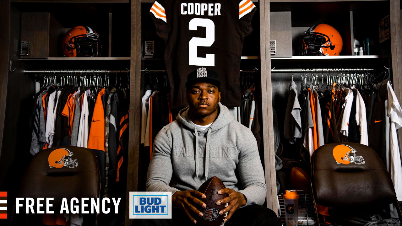 Amari Cooper Cleveland Browns Unsigned Carries the Ball Photograph