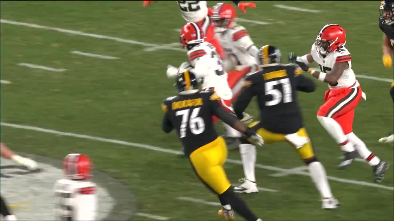 Cleveland Browns safety Ronnie Hickman Jr. (33) intercepts a pass