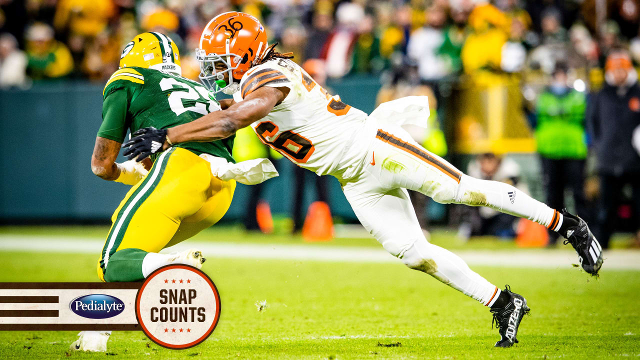 Cleveland Browns cornerback M.J. Stewart (36) gets set for the