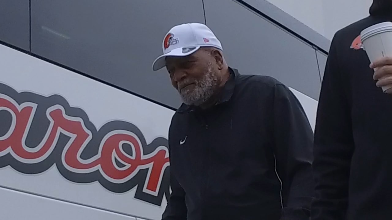 The Browns arrive in Pittsburgh