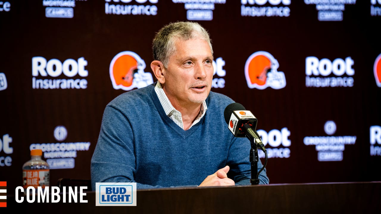 Titans' Jim Schwartz talks to Browns about defensive coordinator