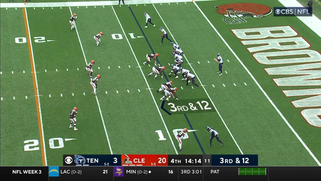 Cleveland Browns running back John Kelly pushes in 2-yard TD