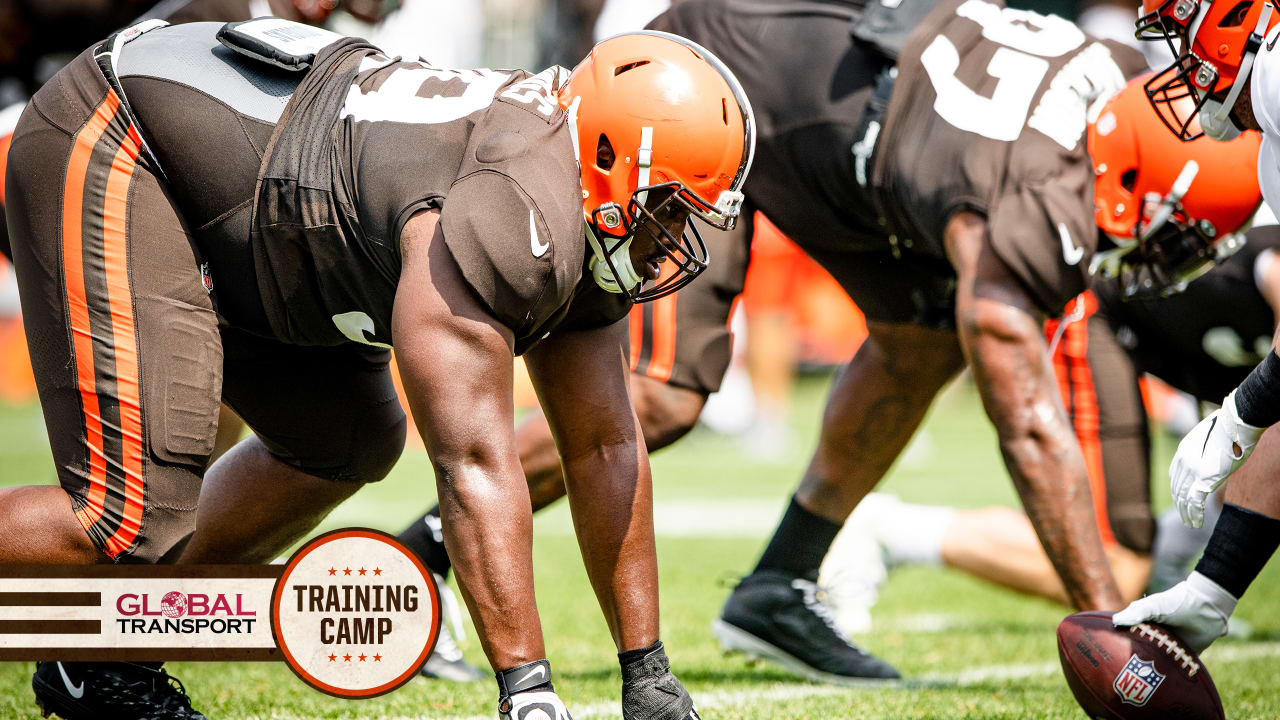 Cleveland Browns defensive tackle Andrew Billings warms up before