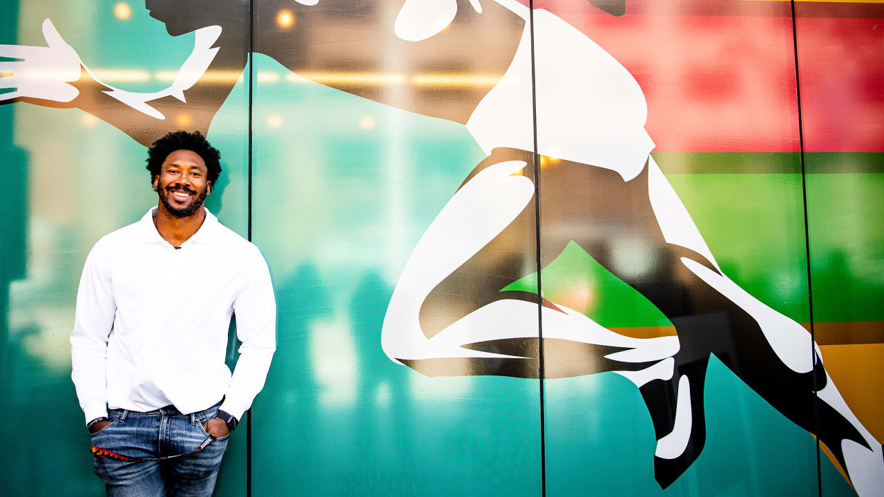 Myles Garrett expresses ‘love of Cleveland’ by unveiling downtown mural