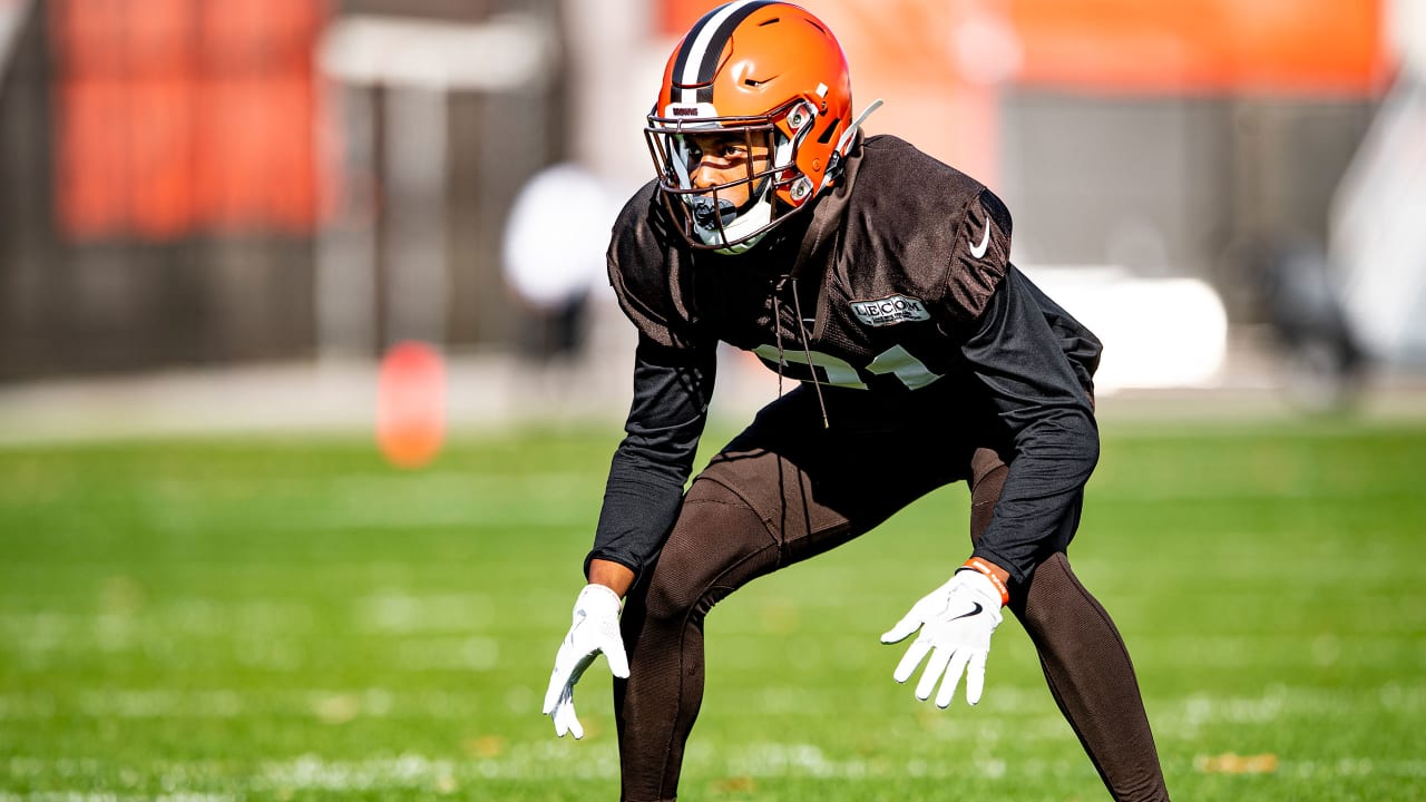 Browns cornerback Denzel Ward's mouthguard makes for hilarious