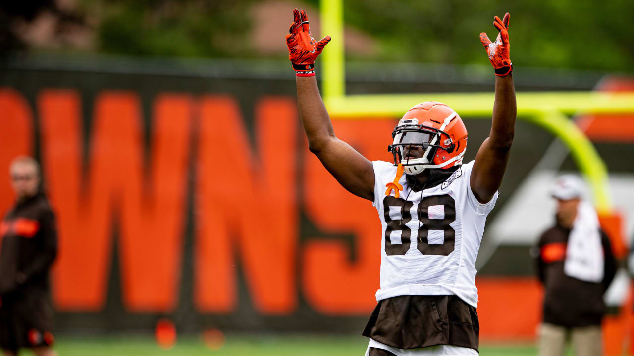 Watch live video inside Browns team shop stocked with new Odell