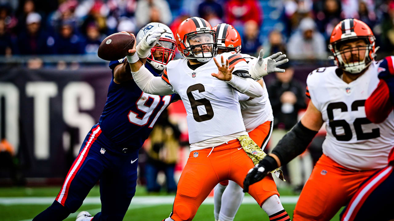 Baker Mayfield evaluated in medical tent, returns to game