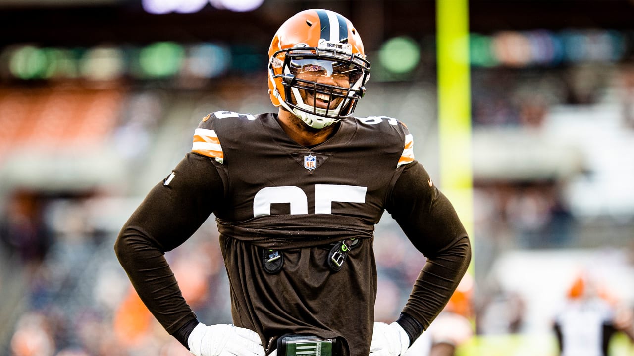 Myles Garrett warms up with Cavaliers before NBA Summer League game