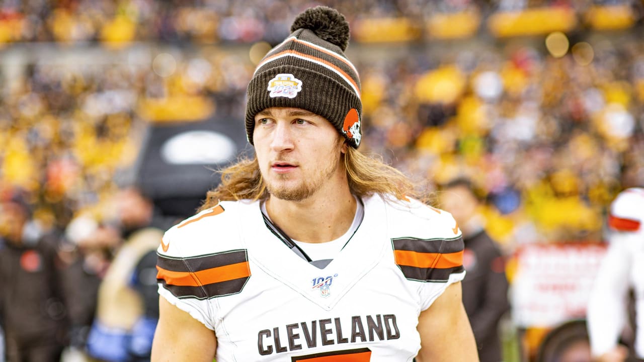 Cleveland Browns punter Jamie Gillan warms up before an NFL football game  against the Tennessee Titans, Sunday, Sept. 8, 2019, in Cleveland. (AP  Photo/David Richard Stock Photo - Alamy