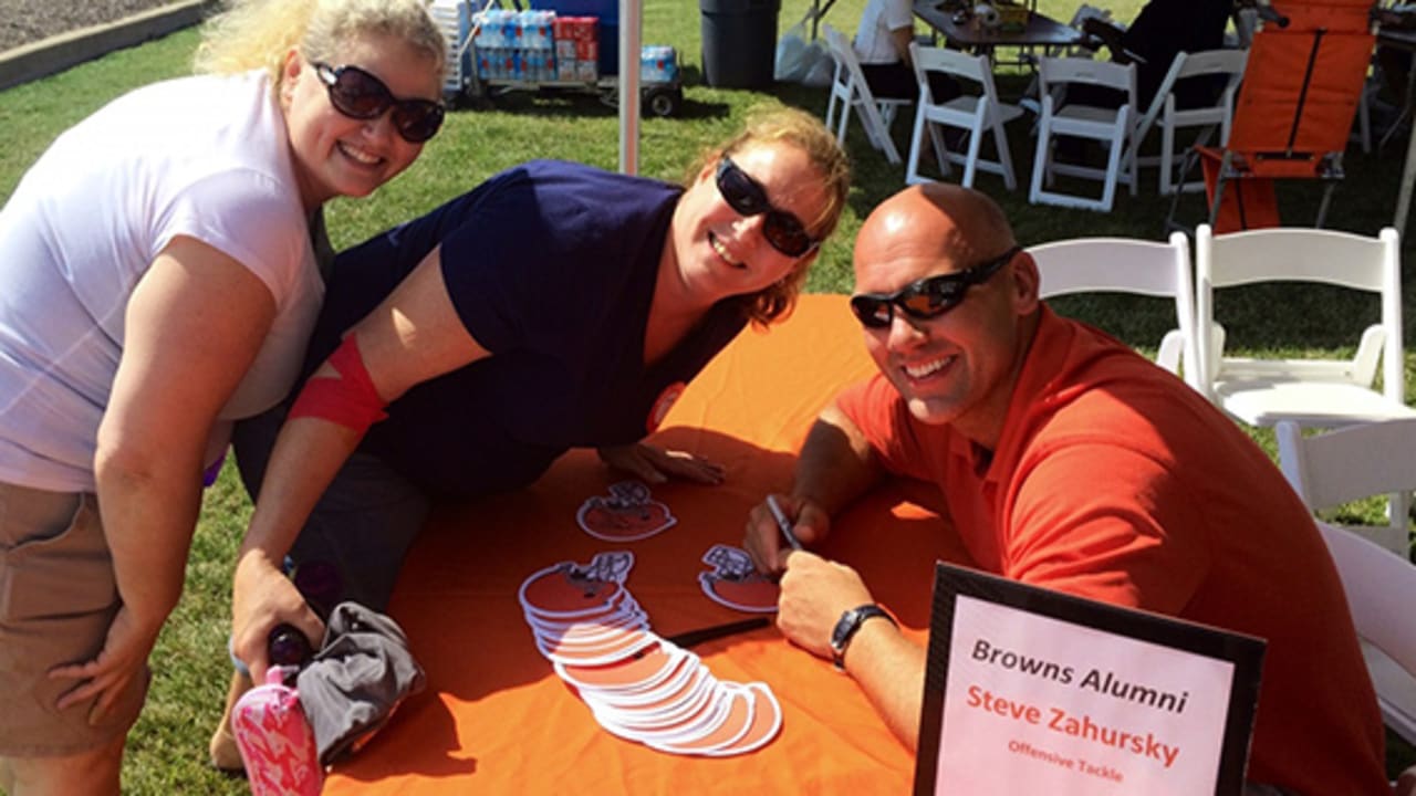 Browns fans donate blood to support Red Cross