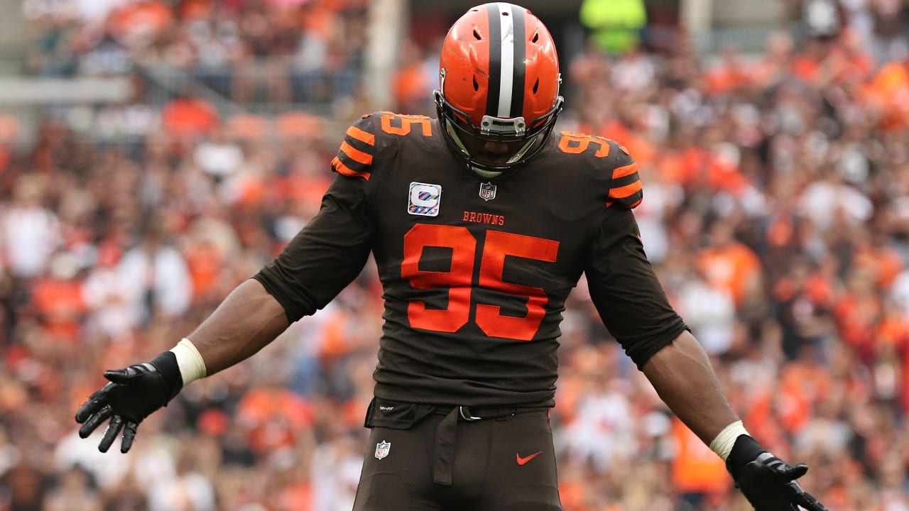 Joe Thomas' fall during practice alarms Browns