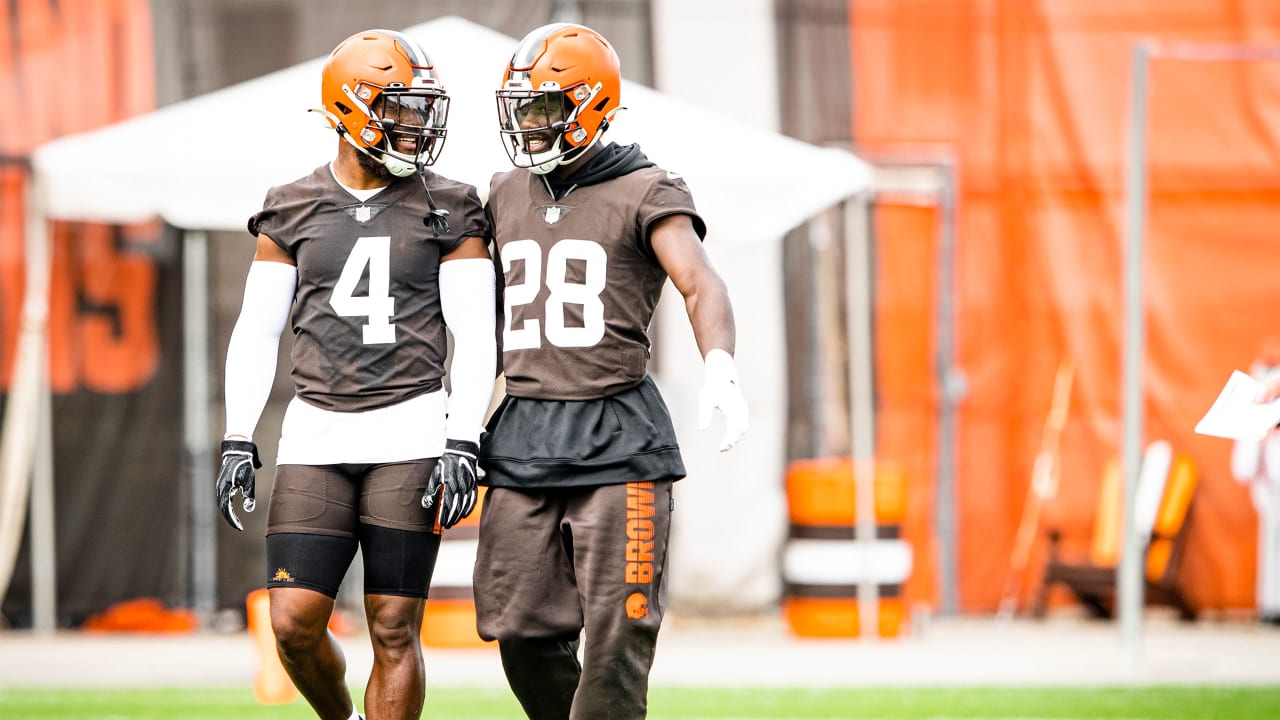 Cleveland Browns NFL Draft Picks & Grades 2022: Browns Get Bigger in the  Secondary and Stronger