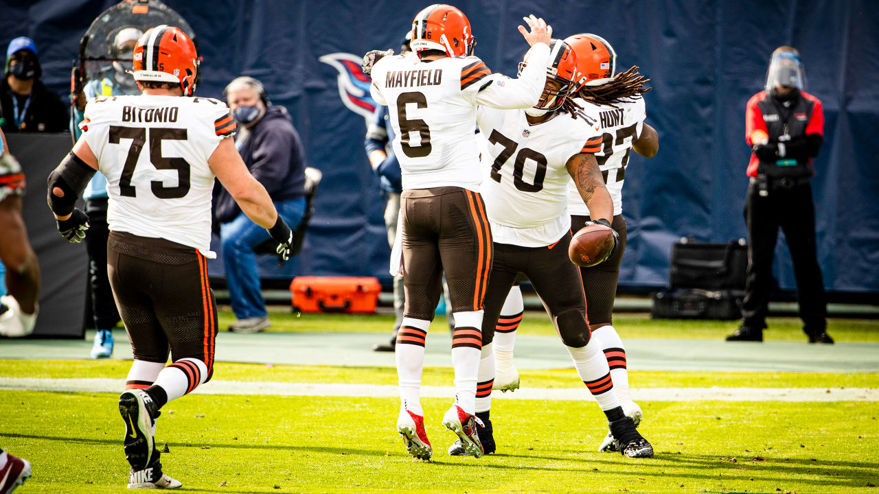 DE Myles Garrett named Cleveland Browns 2020 Walter Payton Man of the Year